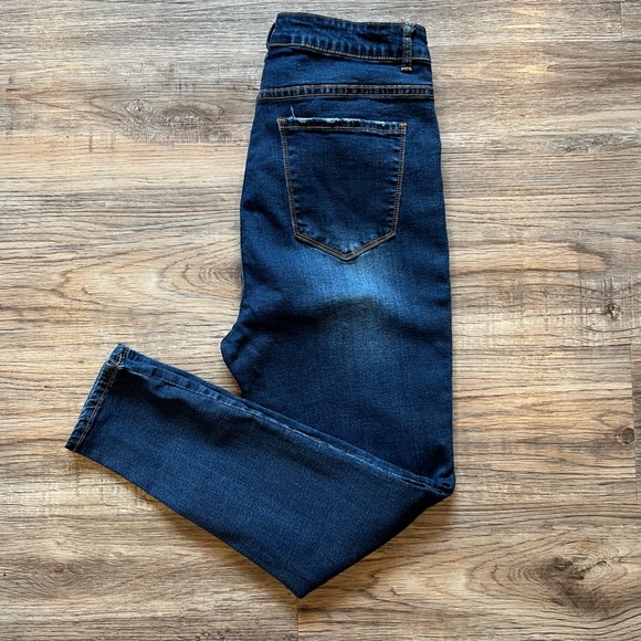 High rise button up skinny jeans. - Picture 2 of 5